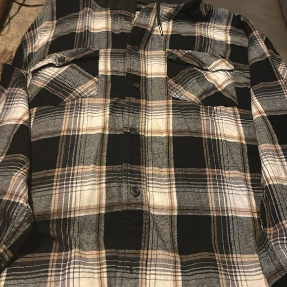 Urban pipeline flannel w/ hood - Picture 2 of 4